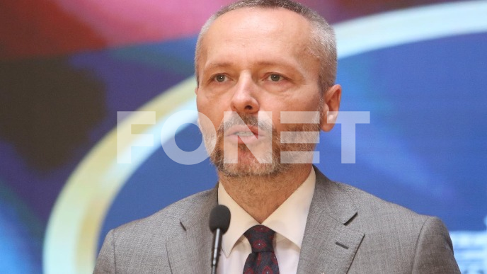 Vučićeva zaksnela predstava